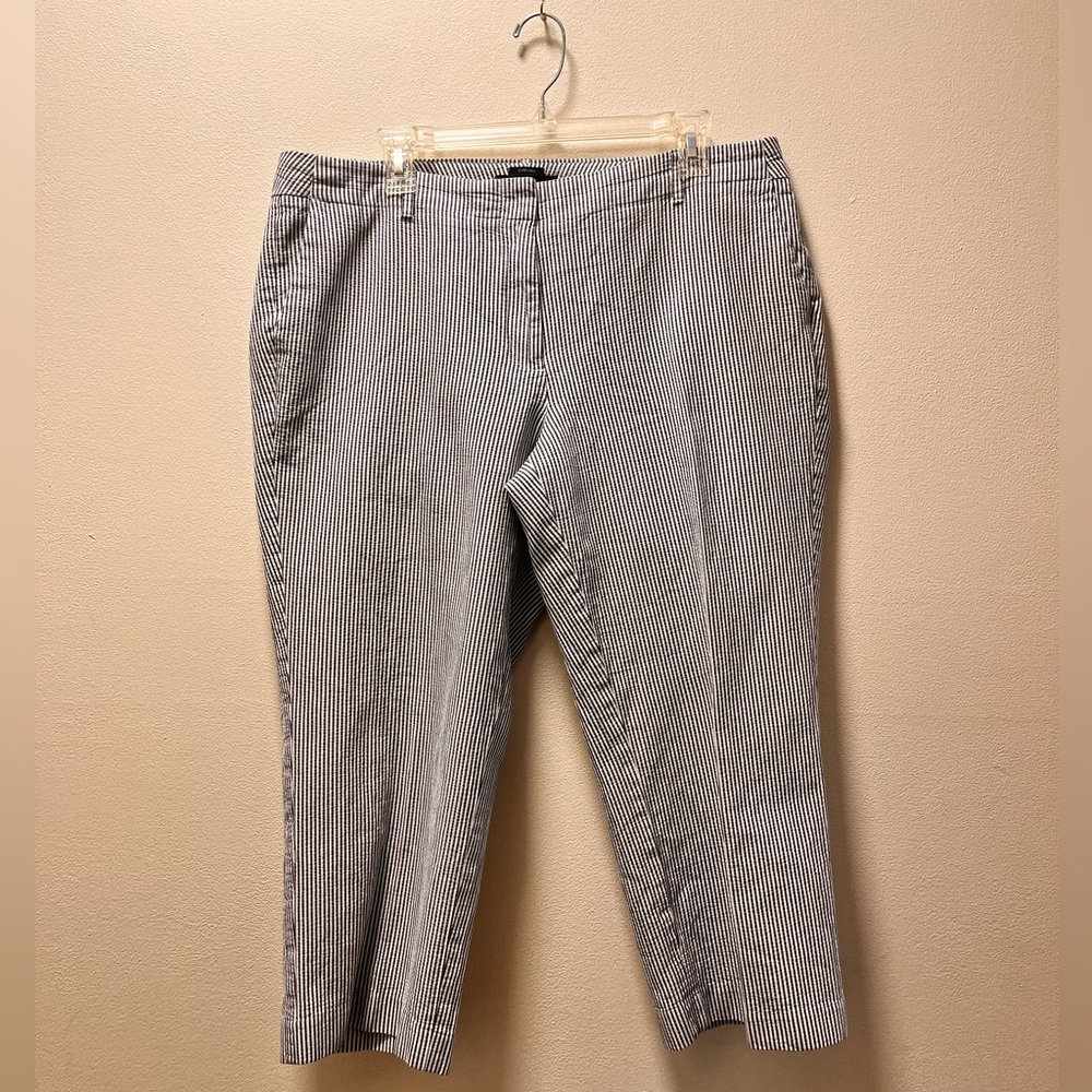 Talbots Woman Chelsea Coastal Grandma Seersucker Capri’s, Sz 14W, Blue/White